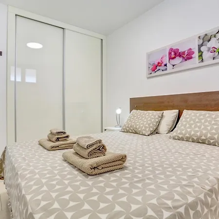 Апартаменти Lilly Playa De Americas